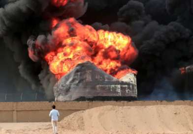 1.4 مليار دولار خسائر موانئ الحديدة نتيجة القصف الأميركي والإسرائيلي